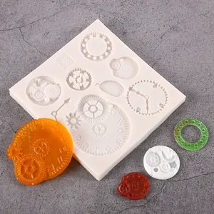 Moule en silicone engrenage steampunk et horloge avec échantillons en résine