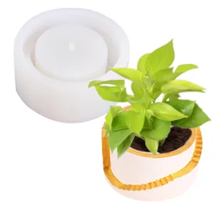 Moule en silicone blanc pour pot de fleurs DIY avec détails d'escalier en spirale