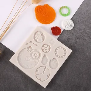Vue détaillée du moule en silicone d'engrenage vintage pour décor de gâteau DIY