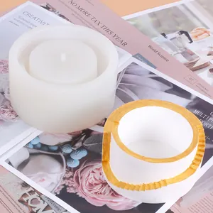Vue détaillée du moule en silicone et de la boîte de rangement escalier en colimaçon