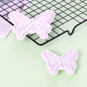 Gedetailleerde vlinder koekjesvorm en fondant uitsteker voor taartdecoratie set