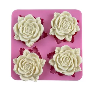 Detailansicht der 3D-Rosen-Silikonform mit vier Hohlräumen für Fondant und Backen