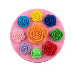 Vista dettagliata dello stampo in silicone rotondo per rose in fondente