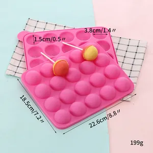 Dettaglio dello stampo in silicone rosa per lecca-lecca a 20 cavità con misure e peso