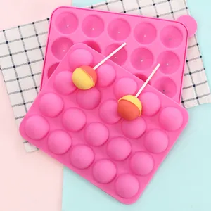 Vista dettagliata dello stampo in silicone rosa a 20 cavità per lecca-lecca e cioccolato