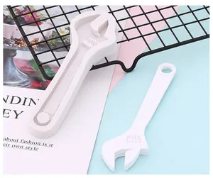 Vue détaillée du moule à fondant en silicone en forme de clé pour la décoration
