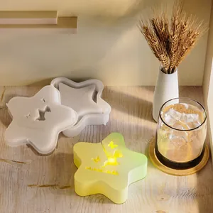 Vista detallada del molde de silicona con forma de estrella y candelabro de resina led.