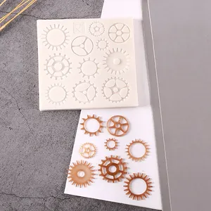 Vue détaillée du moule en silicone pour engrenages steampunk DIY avec pièces en résine.