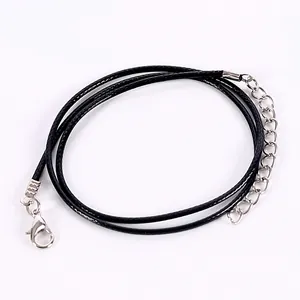 Detailweergave van zwarte gewaxte koordketting met kreeftensluiting en verlengketting.
