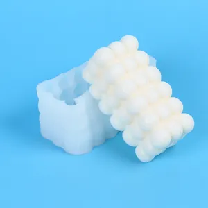 Detailopname van rechthoekige bubbel siliconen vorm voor doe-het-zelf geurkaarsen en mousse.