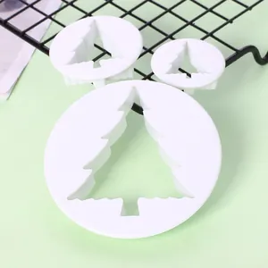 Set van drie witte kerstboom koekjesuitstekers in verschillende maten voor fondant