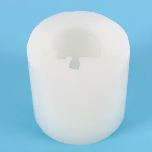 Vista dall'alto ravvicinata che mostra il dettaglio dello stampo in silicone bianco