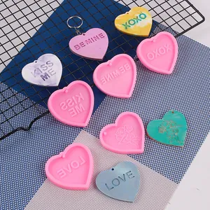 Varietà di stampi in silicone a cuore per ciondoli in resina e portachiavi di San Valentino