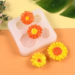 Detalle del molde de silicona de girasol con flores de resina amarillas y naranjas