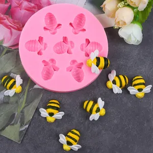 Vista detallada del molde de silicona de abeja con decoraciones de abeja 3D realistas