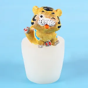 Dettaglio dello stampo in silicone a forma di tigre per creazioni in resina e gesso