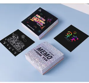 Detailansicht von Regenbogen-Kratznotizblöcken mit 100 Blatt und DIY-Kunstbeispielen