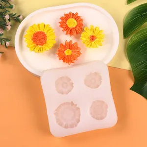 Primer plano de un molde de silicona para margaritas DIY con flores de cera hechas