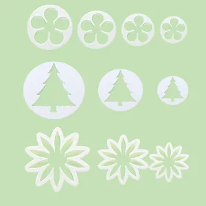 Set witte bloem- en kerstboomvormige koekjesuitstekers voor fondant en decoratie