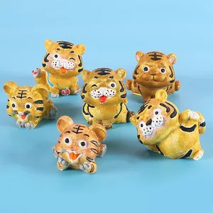 Set di sei simpatiche figurine di tigre dei cartoni animati per decorazione scrivania e gesso
