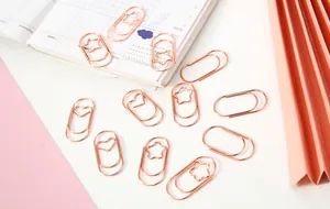 Dekorative Büroklammern aus Roségold in Herz- und Sternform für den Schreibtisch
