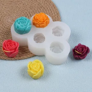 Makroansicht der 5-Loch-Rosen-Silikonform mit fertigen bunten DIY-Blumenhandwerken