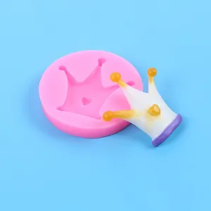 Stampo in silicone a corona con decorazione finita per fondente e decorazione di torte