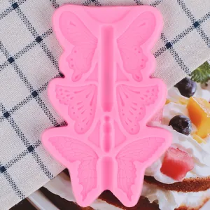 Vue détaillée du moule en silicone papillon rose pour la pâtisserie et le fondant