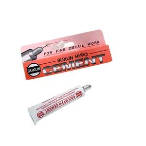 Colle de précision pour bijoux avec applicateur fin et emballage de vente.