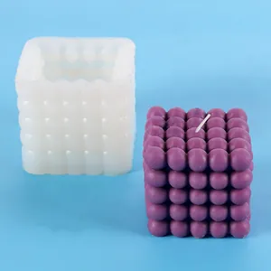 Detailansicht der Silikonform für Würfel-Bubble-Duftkerzen und Aromatherapie-Handwerk.
