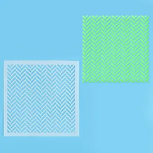 Vue détaillée du pochoir à gâteau carré avec motif à chevrons pour pâtisserie