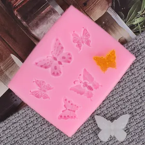 Vue détaillée du moule en silicone papillon rose avec échantillons