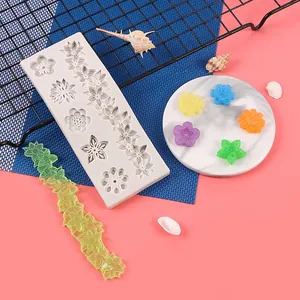 Gedetailleerd overzicht van bloemen siliconen mal met fondant monsters.
