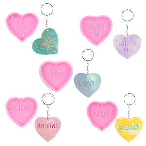 Set di stampi in silicone a cuore per portachiavi in resina di San Valentino con testo