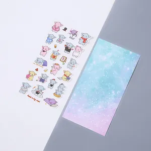 Primer plano de bonitas pegatinas washi de elefantes con tarjeta de cielo estrellado.