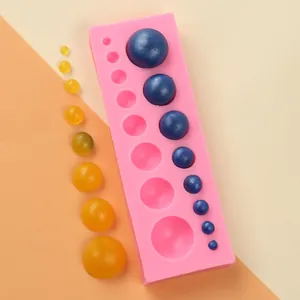 Detailansicht der Silikonform zur Herstellung von Fondantperlen in verschiedenen Größen