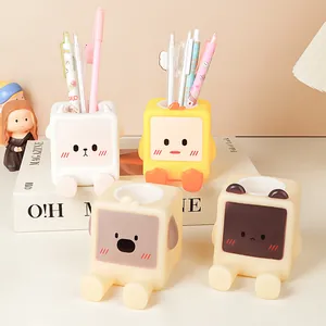 Simpatici portapenne con personaggi dei cartoni animati e organizer da scrivania