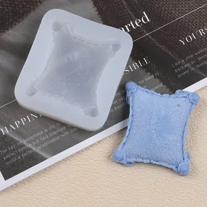 Vista dettagliata dello stampo in silicone a forma di cuscino con risultato in pasta