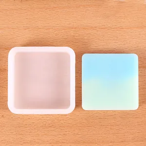 Moule carré en silicone pour sous-verres en résine époxy DIY avec échantillon fini