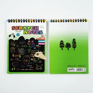 Taccuino creativo per scratch art colorata per bambini con 10 fogli e stilo in legno