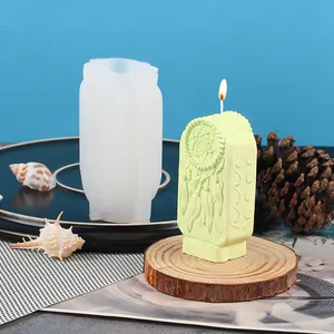 Détail du moule en silicone pour bougie avec motif attrape-rêves et produit fini