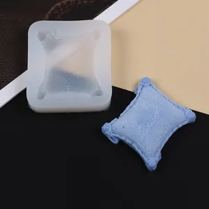 Vista dettagliata stampo in silicone a forma di cuscino per decorazione torte