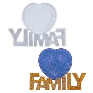 Vista dettagliata dello stampo in silicone a cuore e 'Family' con pezzi in resina