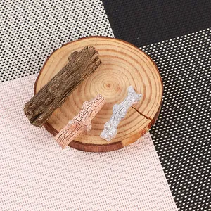 Detailansicht von Ast-Dekorationen aus Fondant, hergestellt mit Silikonformen für Torten.