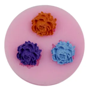 Détail du moule en silicone en forme de fleur pour décoration de gâteau fondant