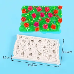 Detailansicht der Silikon-Rosenblüten-Kuchenrandform mit genauen Maßen und Gewicht
