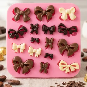 Molde de silicona rosa con lazos para decoraciones de pasteles de chocolate y fondant