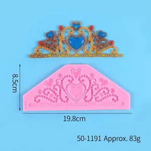 Close-up of heart crown silicone fondant lace mold showing 19.8cm width and weight details