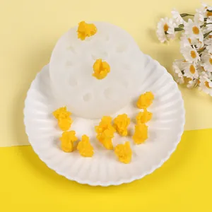 Vista detallada del molde de silicona para palomitas 3D con piezas de resina amarillas