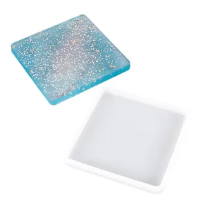 Moule en silicone carré pour sous-verres en résine époxy DIY avec échantillon bleu